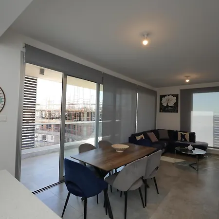 Salt Gem, Airy 2 Bdrm لارنكا