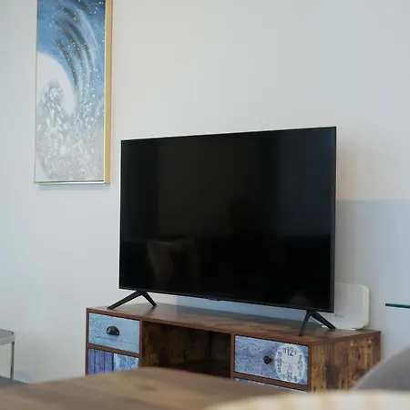 Salt Gem, Airy 2 Bdrm דירה לרנקה