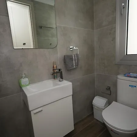 Salt Gem, Airy 2 Bdrm * Ларнака