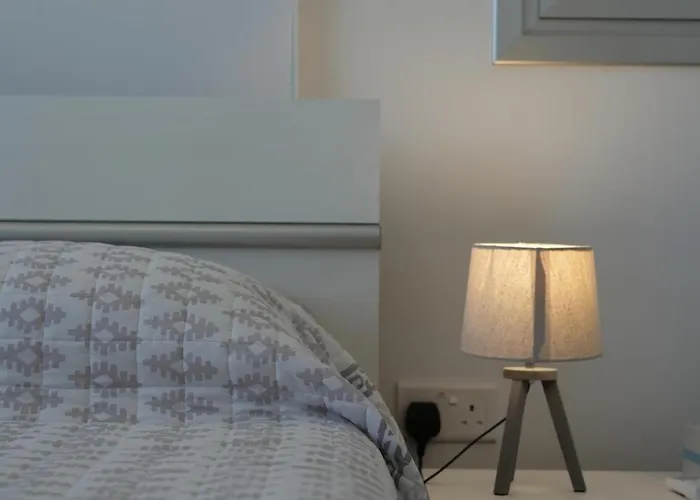 Salt Gem, Airy 2 Bdrm * Ларнака