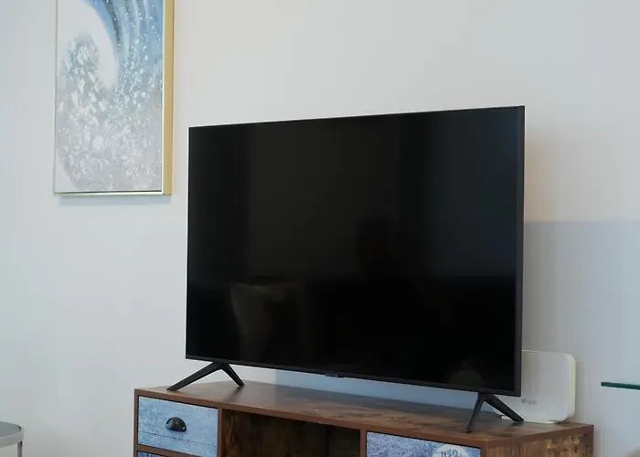 Salt Gem, Airy 2 Bdrm Appartement Larnaca