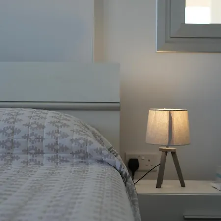 Salt Gem, Airy 2 Bdrm * Ларнака